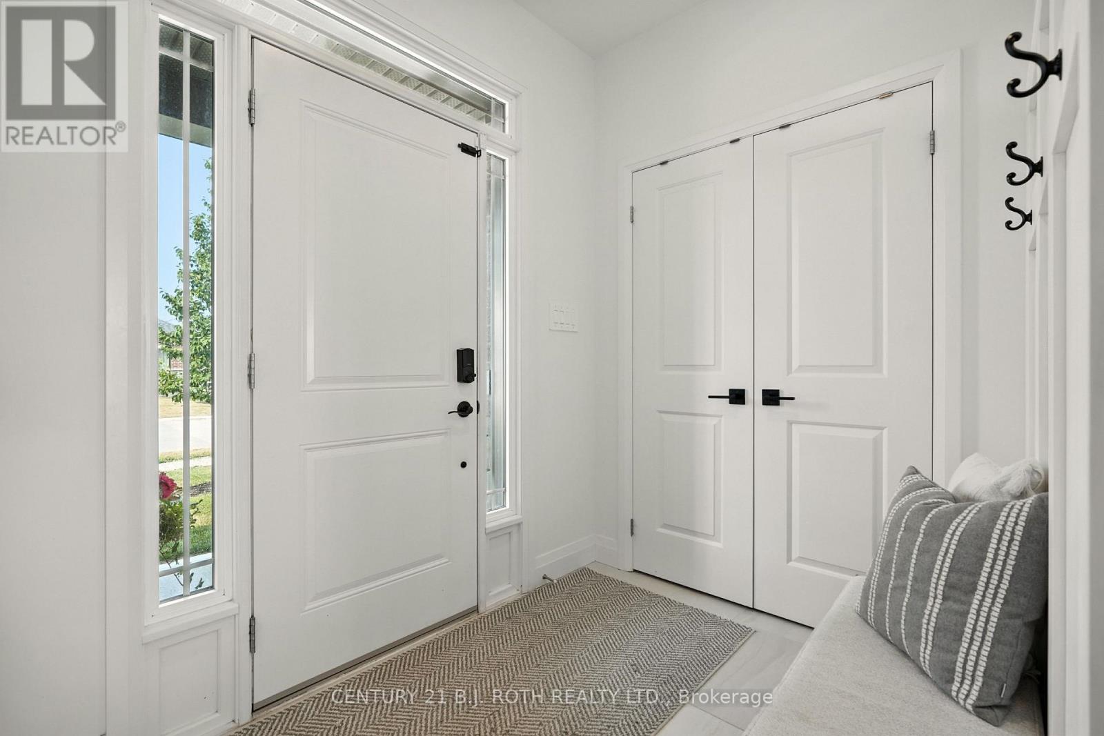 124 Ritchie Crescent, Springwater (Elmvale), Ontario  L0L 1P0 - Photo 4 - S12556352