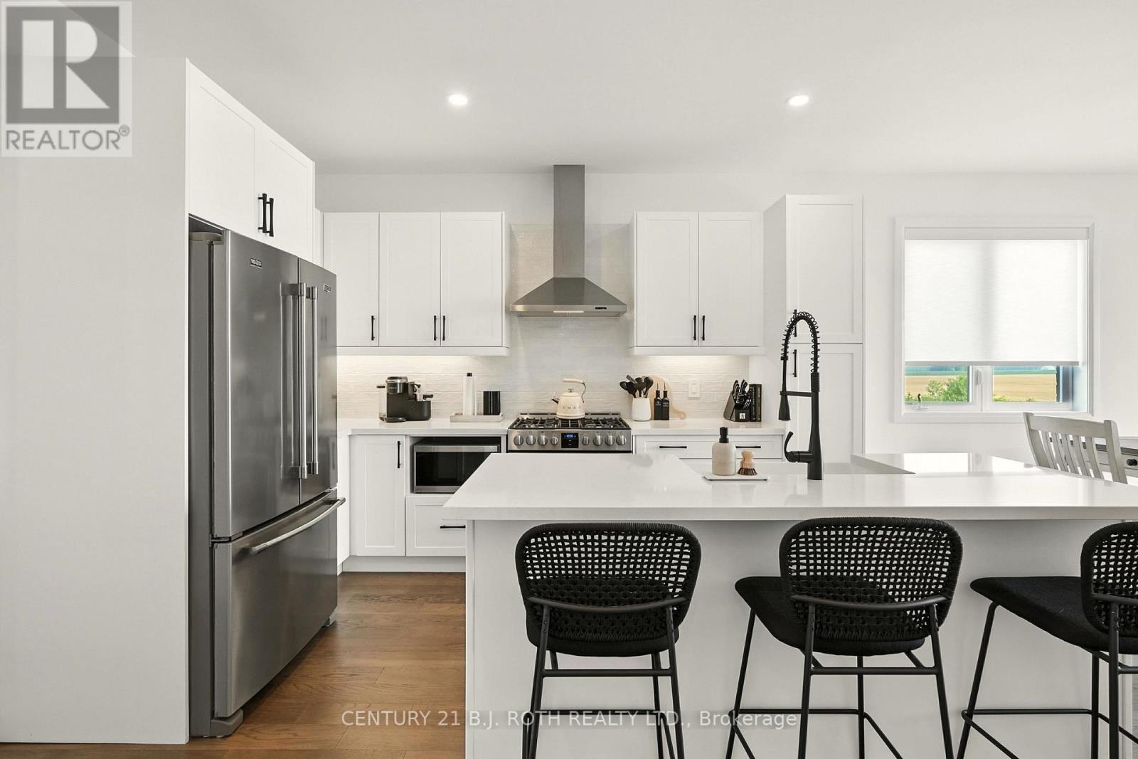 124 Ritchie Crescent, Springwater (Elmvale), Ontario  L0L 1P0 - Photo 9 - S12556352