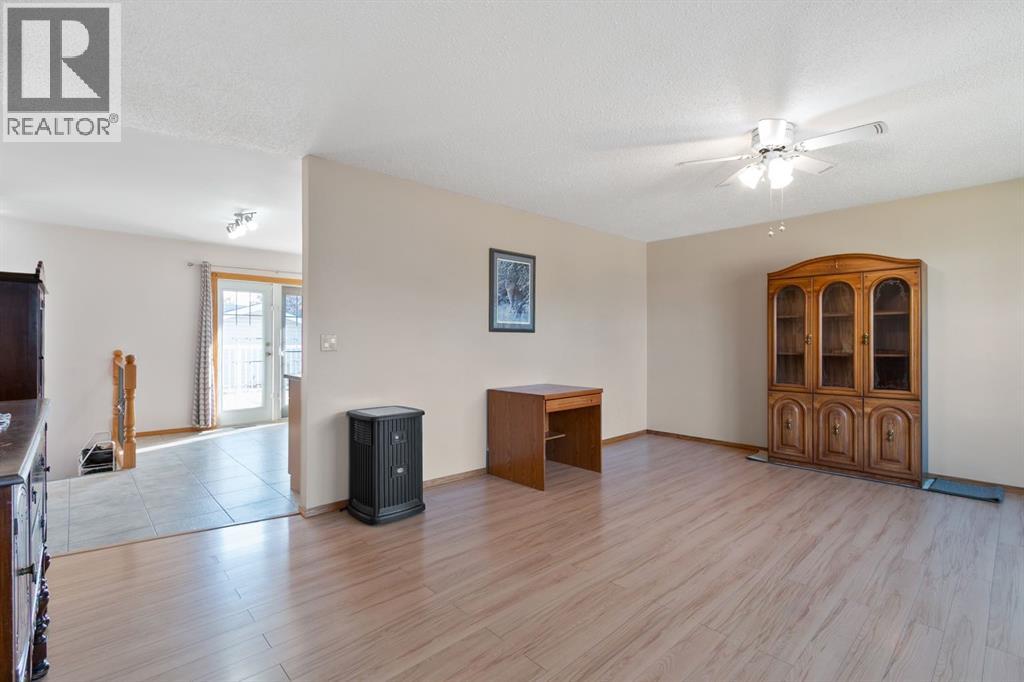 21 Pearson Place, Carstairs, Alberta  T0M 0N0 - Photo 4 - A2260434