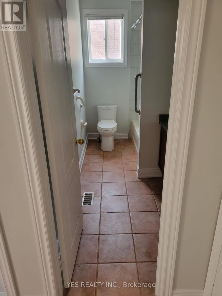 24 Twin Willow Crescent, Brampton, Ontario  L7A 1K1 - Photo 3 - W12556300