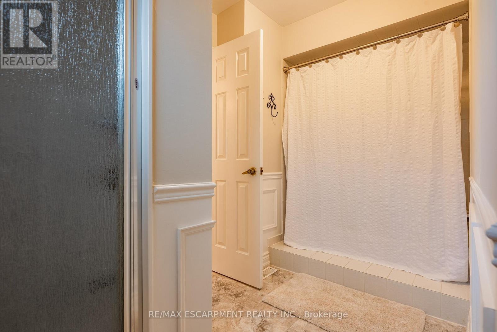 2054 Teeside Court, Mississauga, Ontario  L5M 3E5 - Photo 34 - W12556336