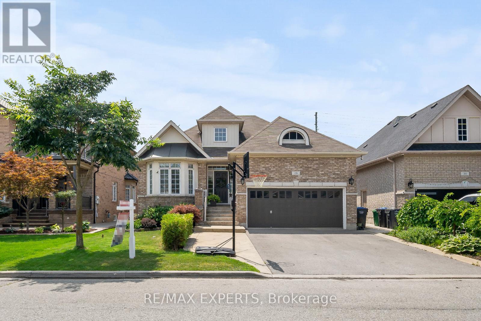 28 DOKKUM CRESCENT, Brampton, Ontario
