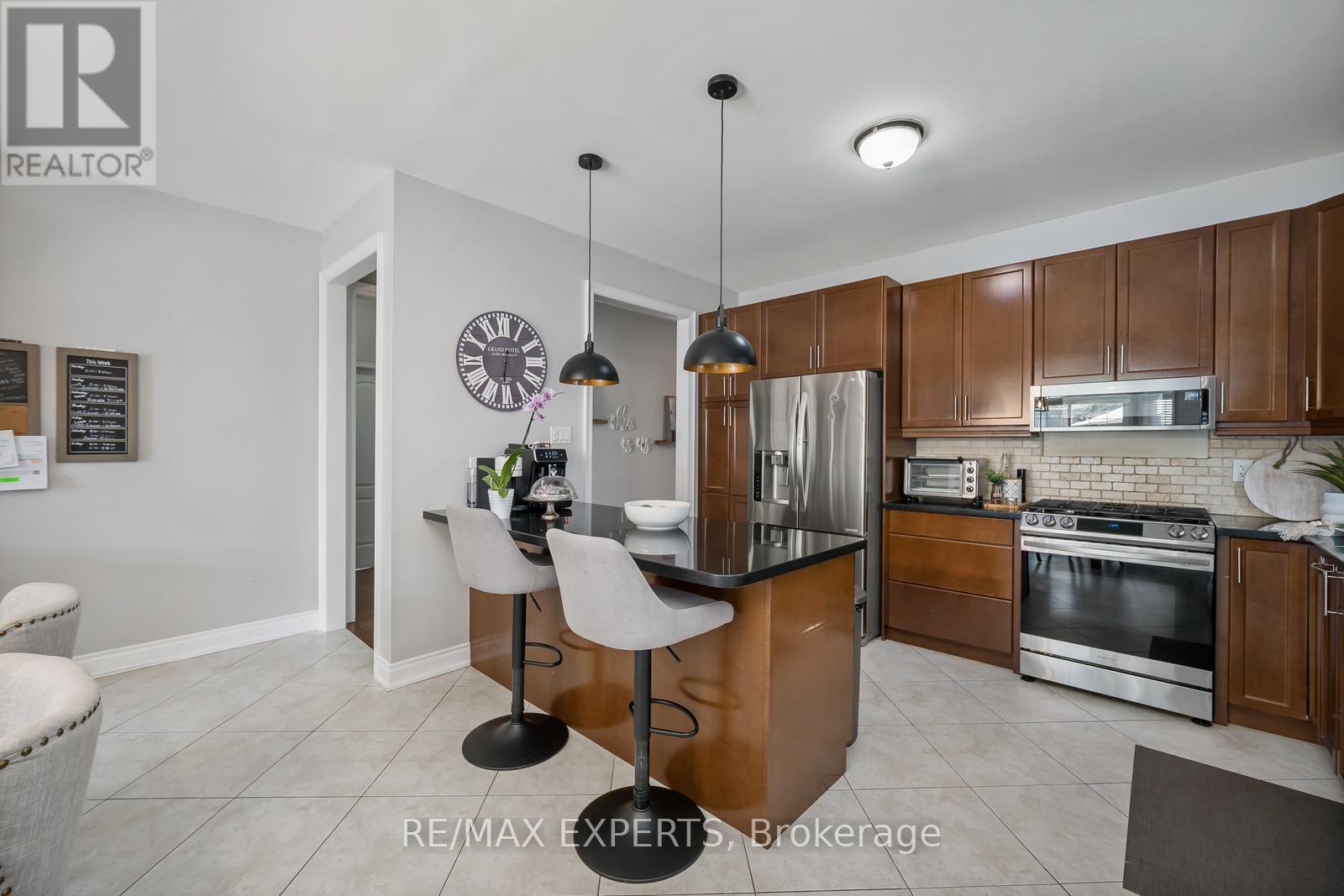 28 Dokkum Crescent, Brampton, Ontario  L6Z 4T6 - Photo 10 - W12556338