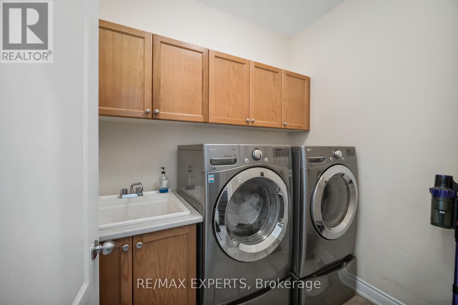 28 Dokkum Crescent, Brampton, Ontario  L6Z 4T6 - Photo 17 - W12556338