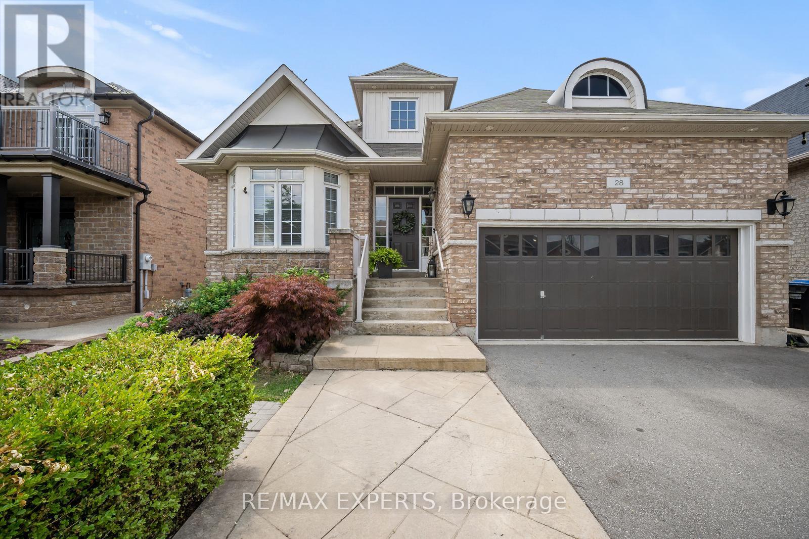 28 Dokkum Crescent, Brampton, Ontario  L6Z 4T6 - Photo 3 - W12556338
