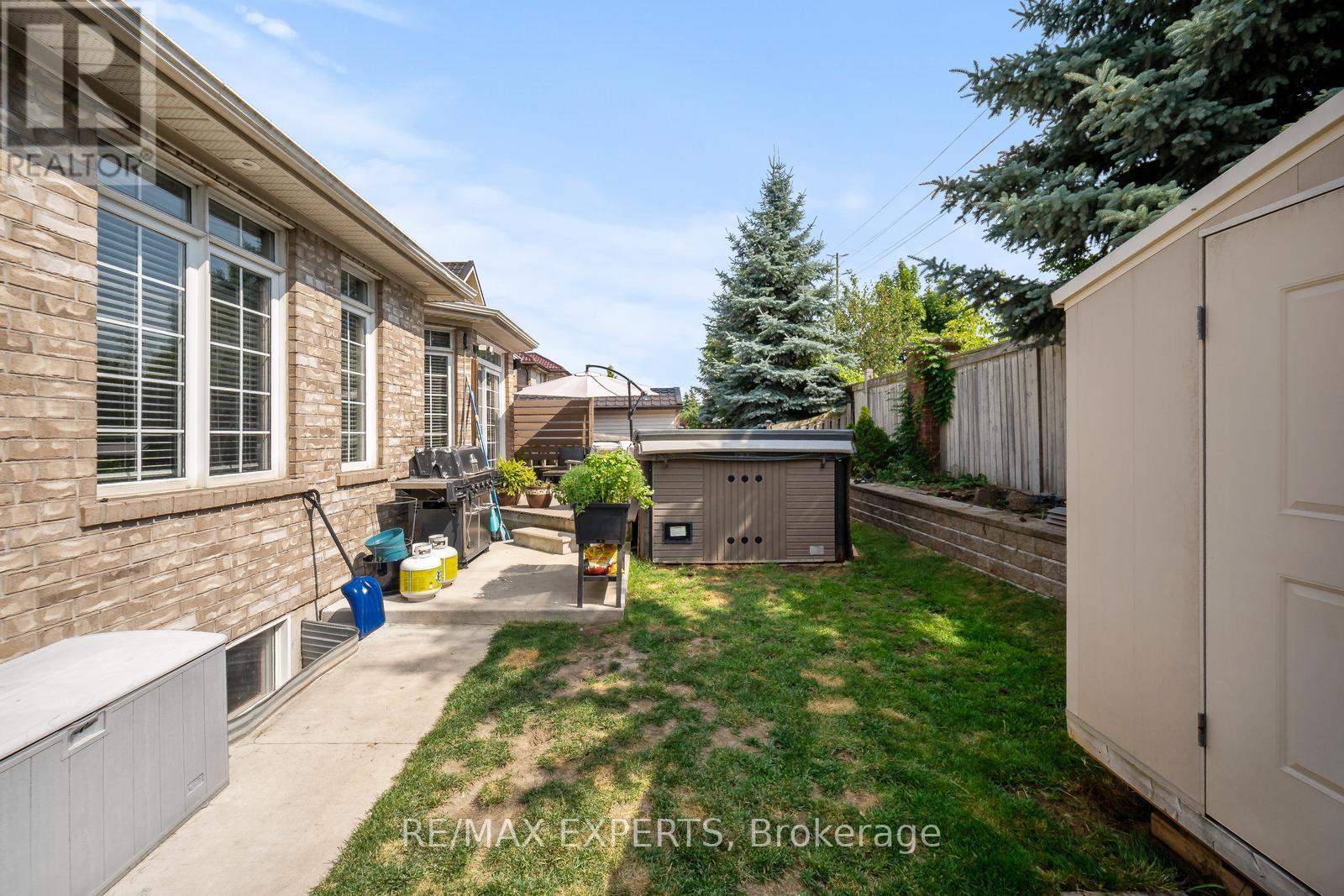 28 Dokkum Crescent, Brampton, Ontario  L6Z 4T6 - Photo 32 - W12556338