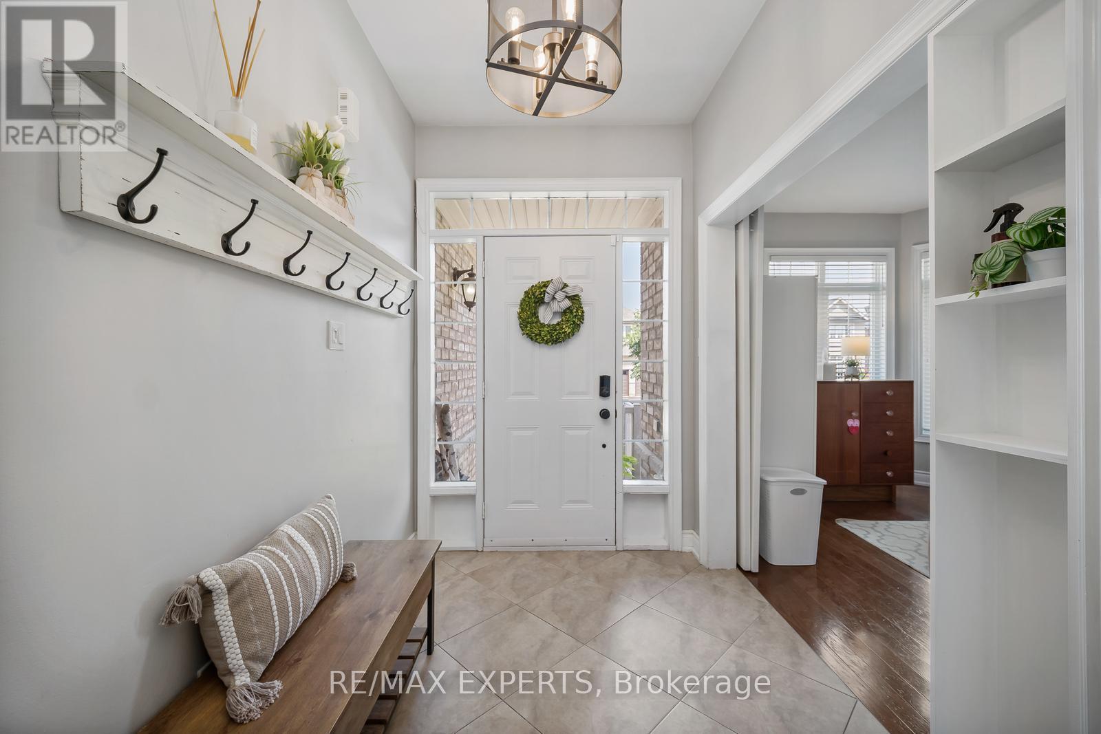 28 Dokkum Crescent, Brampton, Ontario  L6Z 4T6 - Photo 4 - W12556338