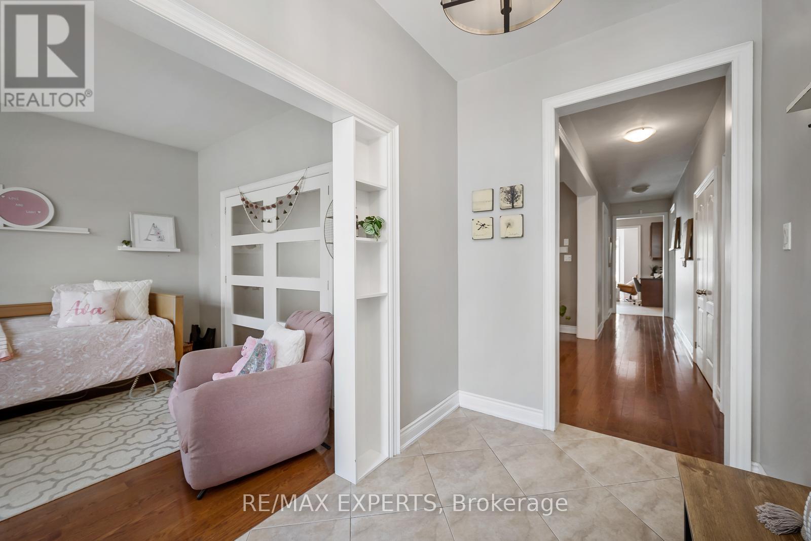 28 Dokkum Crescent, Brampton, Ontario  L6Z 4T6 - Photo 5 - W12556338