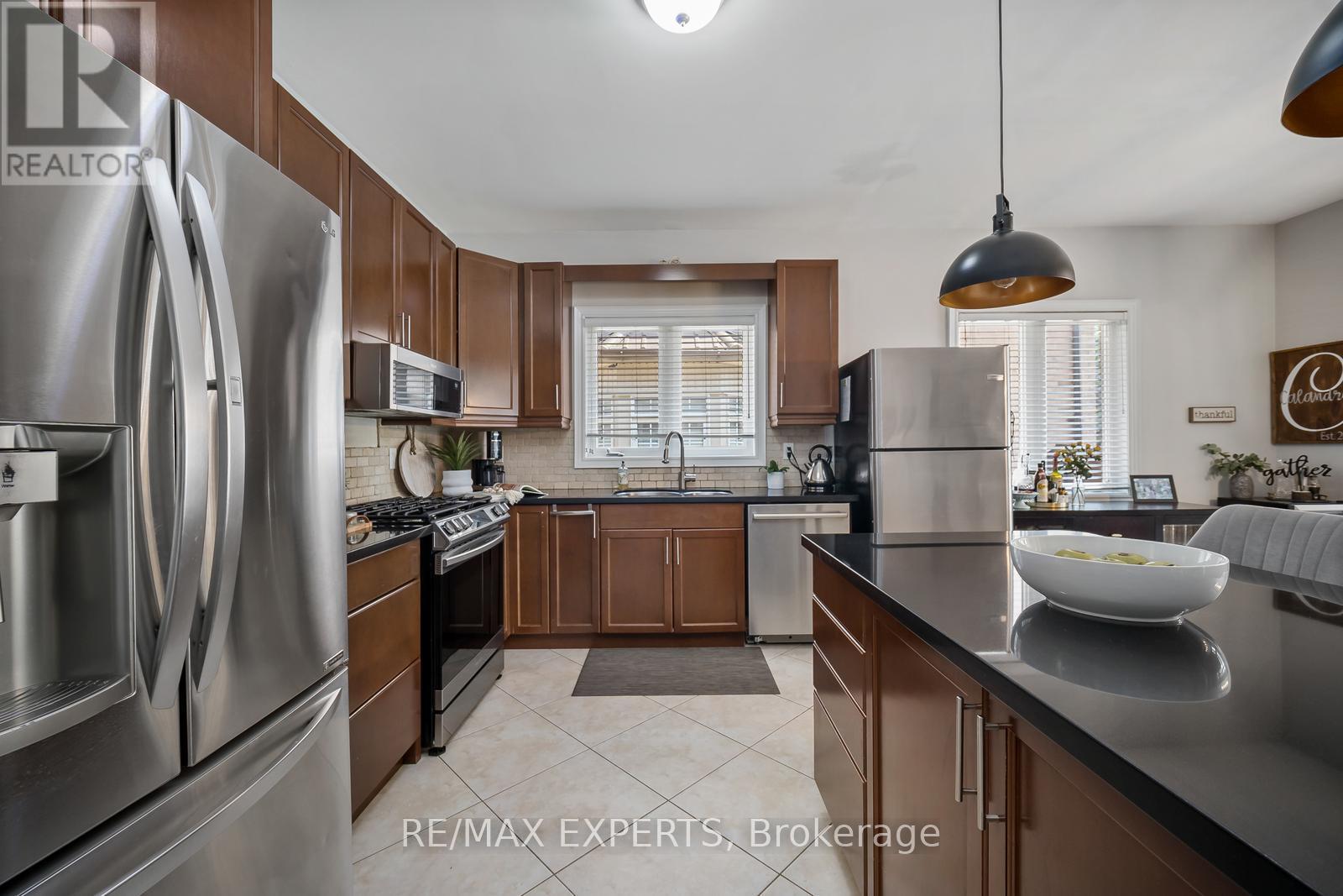 28 Dokkum Crescent, Brampton, Ontario  L6Z 4T6 - Photo 7 - W12556338