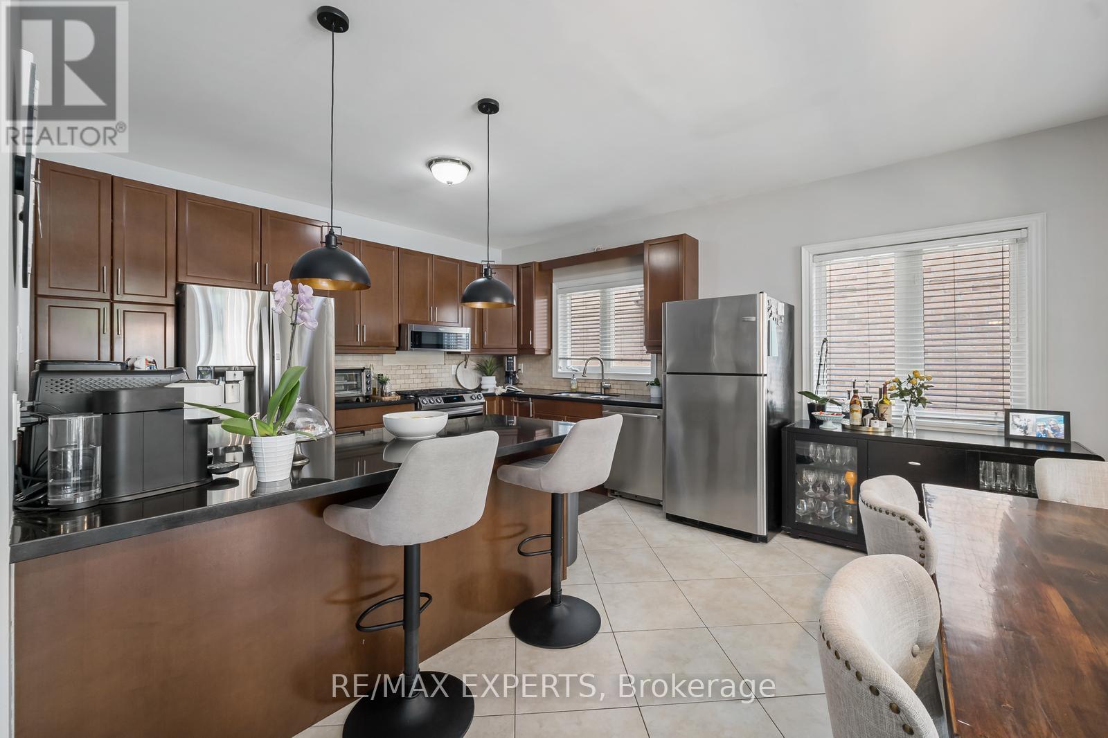 28 Dokkum Crescent, Brampton, Ontario  L6Z 4T6 - Photo 9 - W12556338