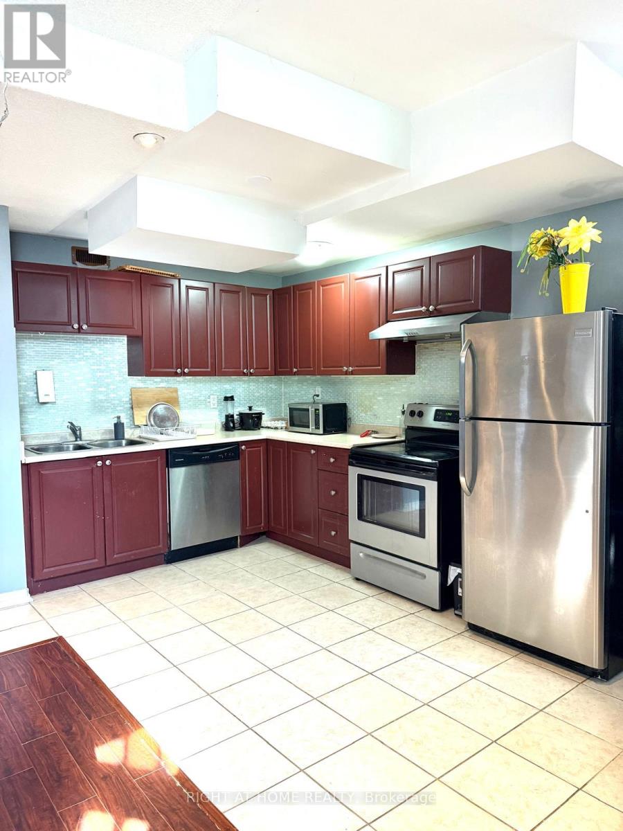 11 Alamosa Court, Brampton, Ontario  L6Y 2Z3 - Photo 6 - W12556420