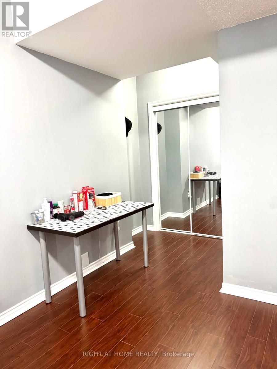 11 Alamosa Court, Brampton, Ontario  L6Y 2Z3 - Photo 8 - W12556420