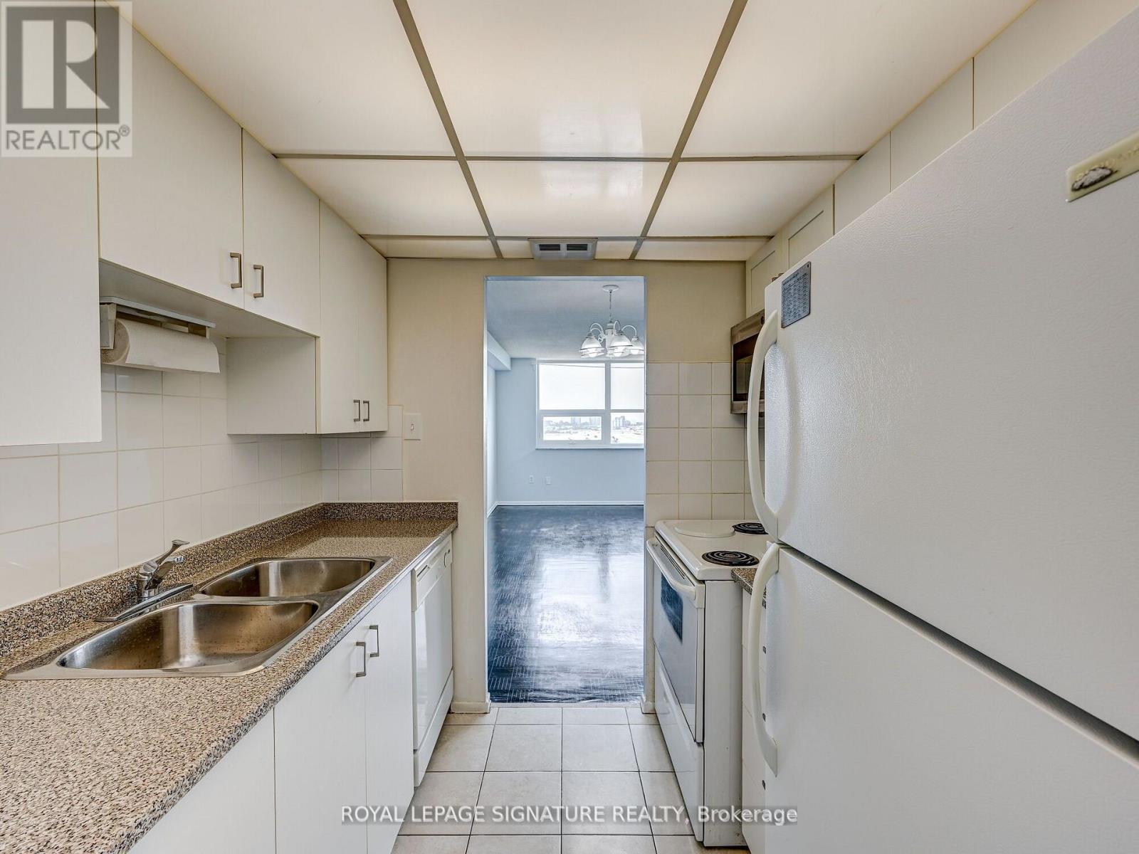 1411 - 4 Lisa Street, Brampton, Ontario  L6T 4B6 - Photo 9 - W12556498