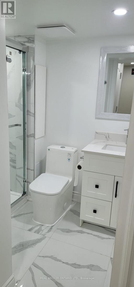 6 Banting Crescent, Brampton, Ontario  L6Y 2L8 - Photo 3 - W12556500