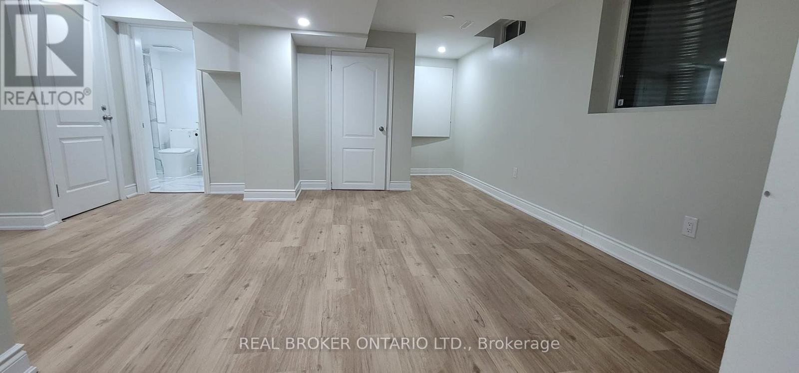 6 Banting Crescent, Brampton, Ontario  L6Y 2L8 - Photo 4 - W12556500