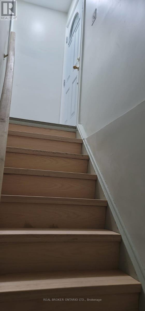 6 Banting Crescent, Brampton, Ontario  L6Y 2L8 - Photo 7 - W12556500