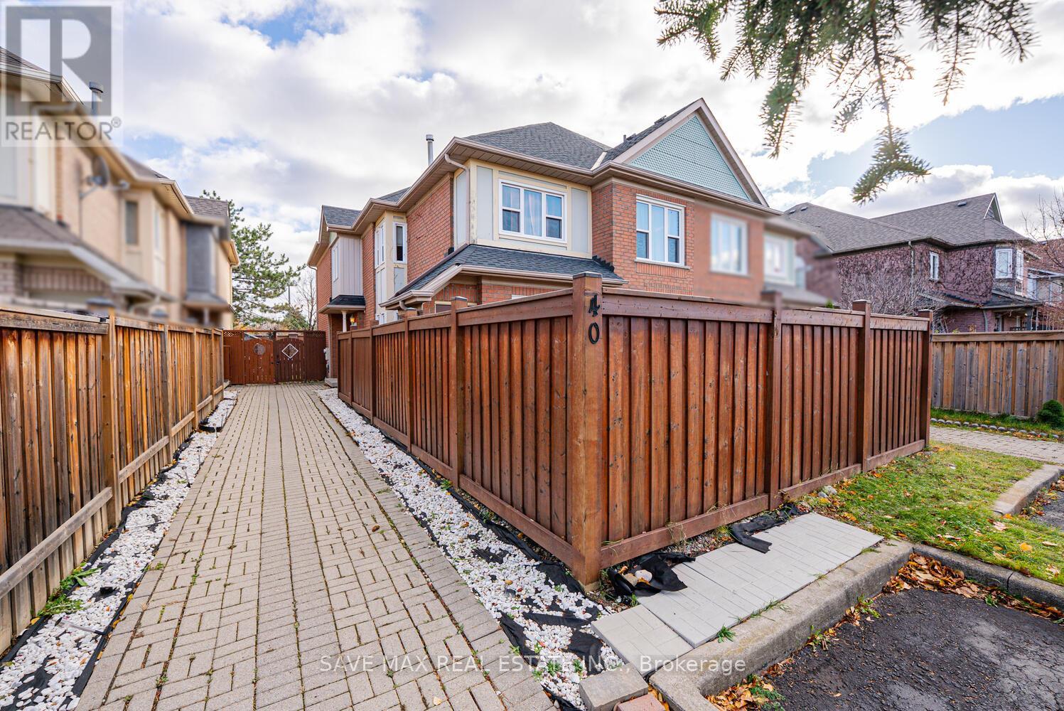 40 Blue Spruce Street, Brampton, Ontario  L6R 1C5 - Photo 7 - W12554388