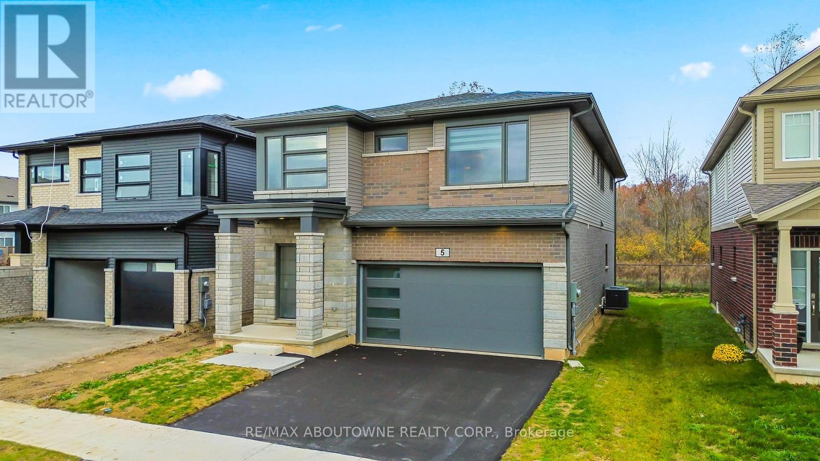 5 Wilson Drive, Thorold, Ontario  L2V 0M3 - Photo 2 - X12556274