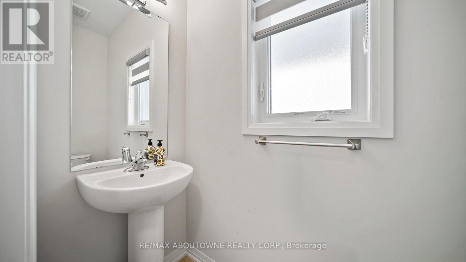 5 Wilson Drive, Thorold, Ontario  L2V 0M3 - Photo 5 - X12556274