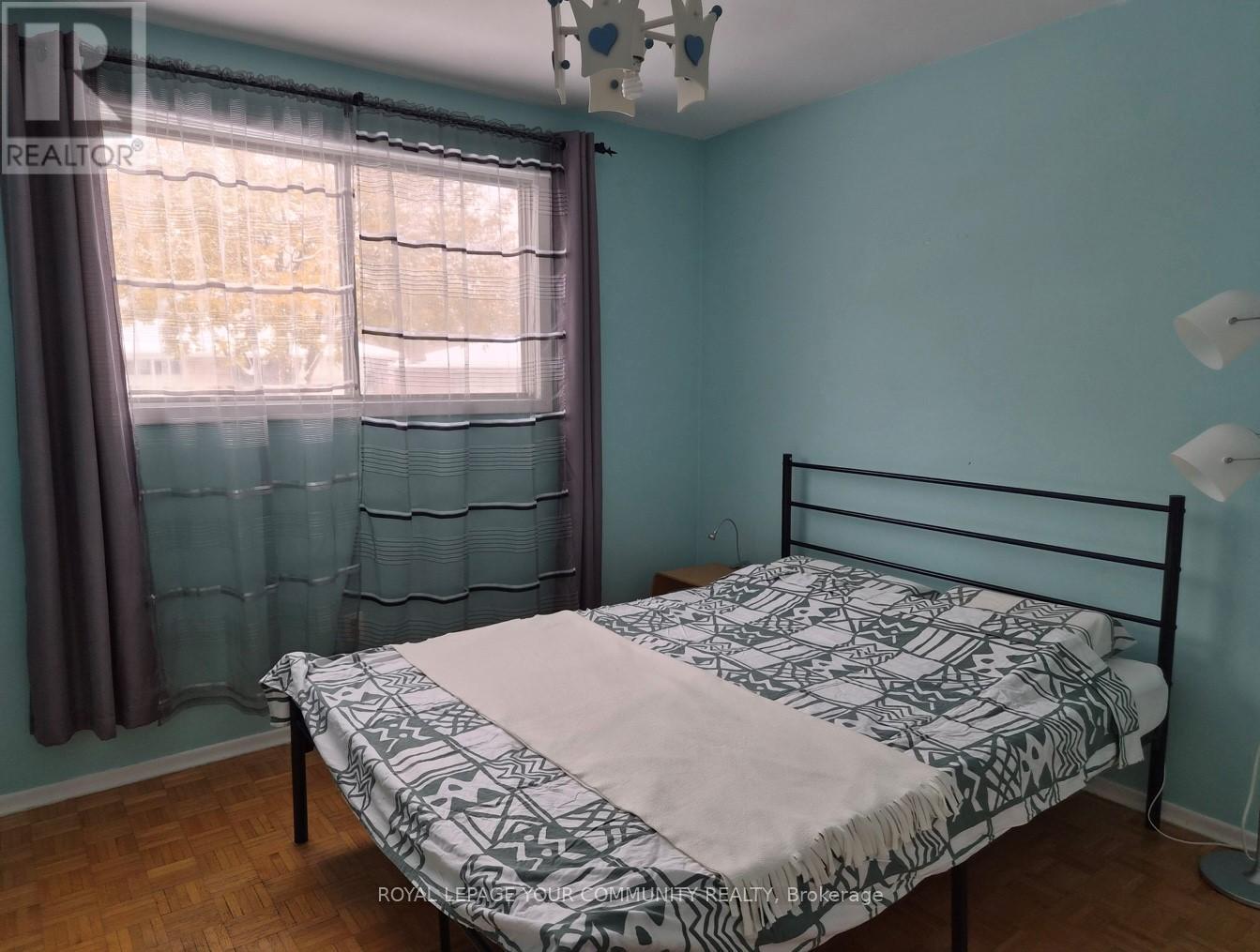 557 Glen Manor Boulevard, Waterloo, Ontario  N2L 4T7 - Photo 13 - X12556476