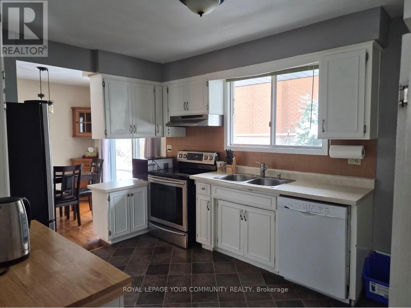 557 Glen Manor Boulevard, Waterloo, Ontario  N2L 4T7 - Photo 15 - X12556476