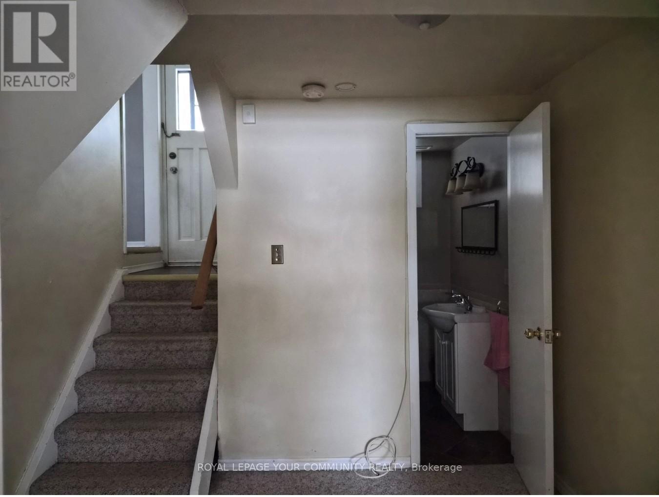 557 Glen Manor Boulevard, Waterloo, Ontario  N2L 4T7 - Photo 17 - X12556476