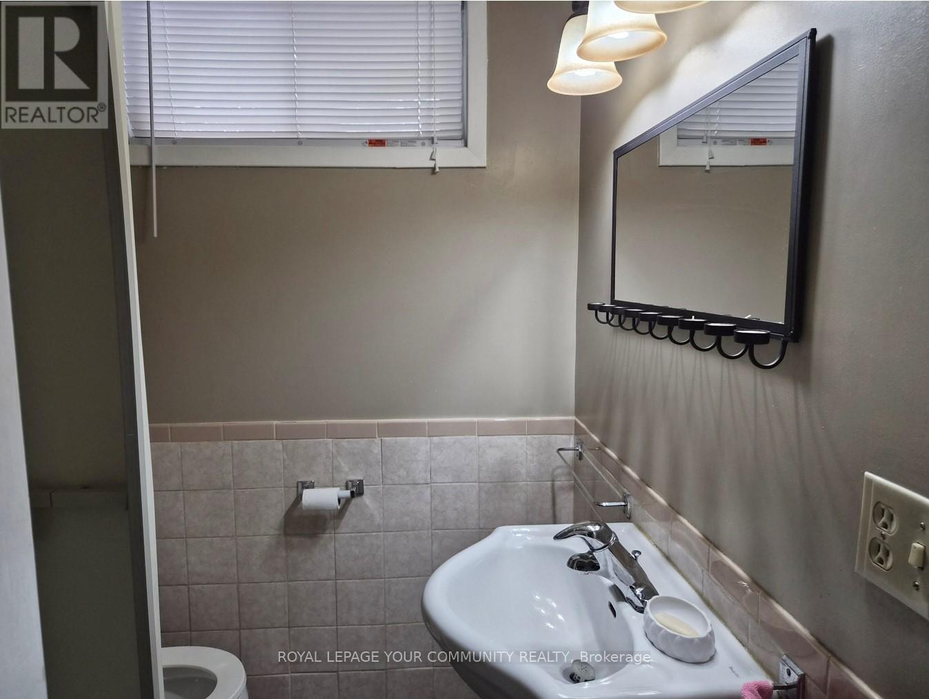 557 Glen Manor Boulevard, Waterloo, Ontario  N2L 4T7 - Photo 18 - X12556476