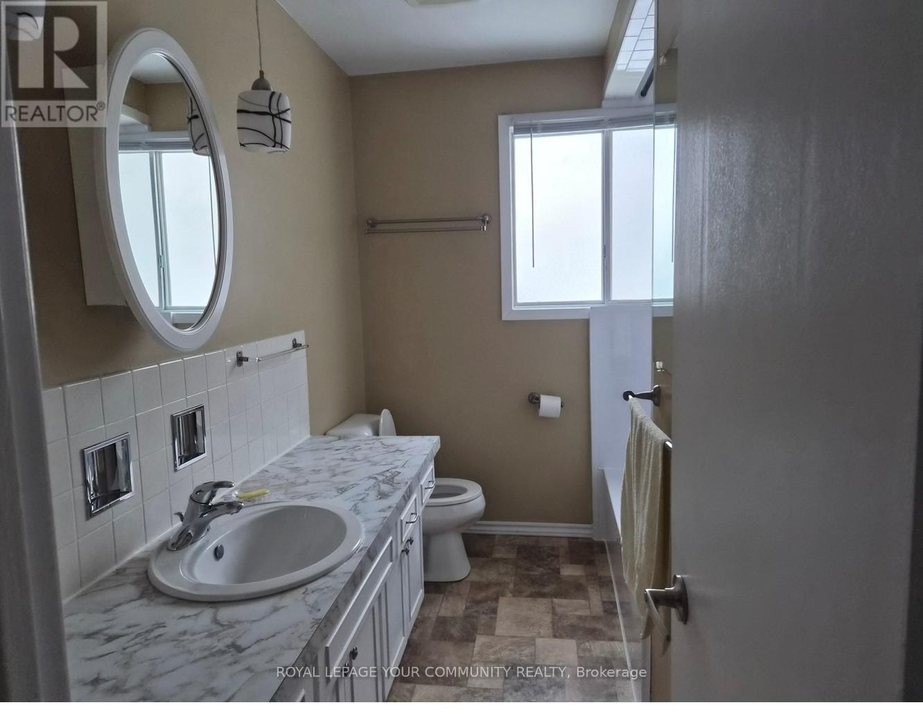 557 Glen Manor Boulevard, Waterloo, Ontario  N2L 4T7 - Photo 20 - X12556476