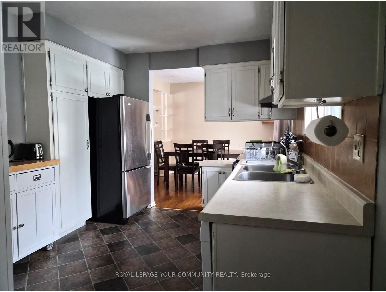 557 Glen Manor Boulevard, Waterloo, Ontario  N2L 4T7 - Photo 6 - X12556476