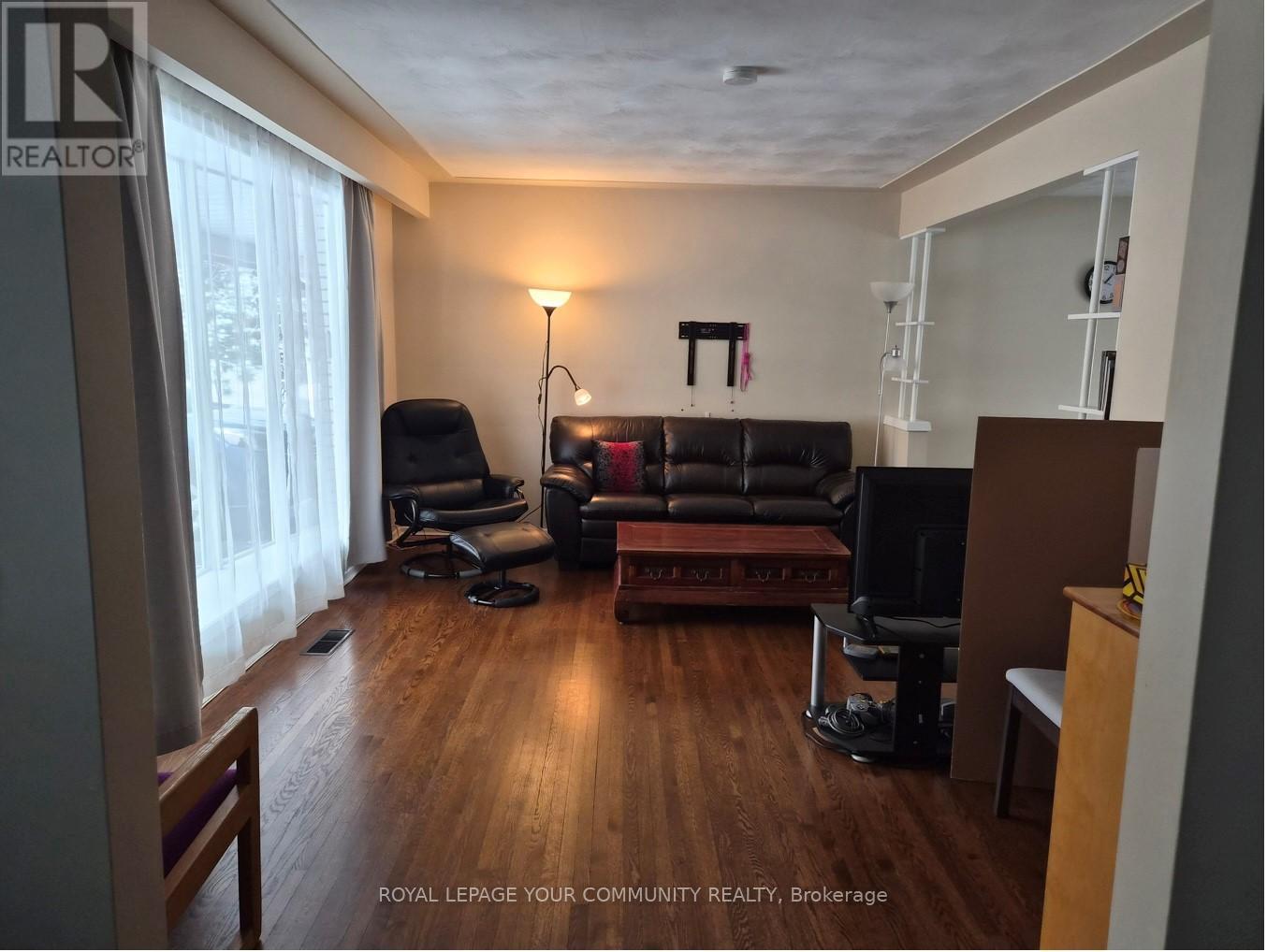 557 Glen Manor Boulevard, Waterloo, Ontario  N2L 4T7 - Photo 7 - X12556476