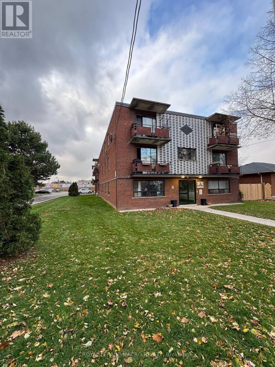 30 Hayden Street, Hamilton, Ontario  L9A 2X2 - Photo 2 - X12556480