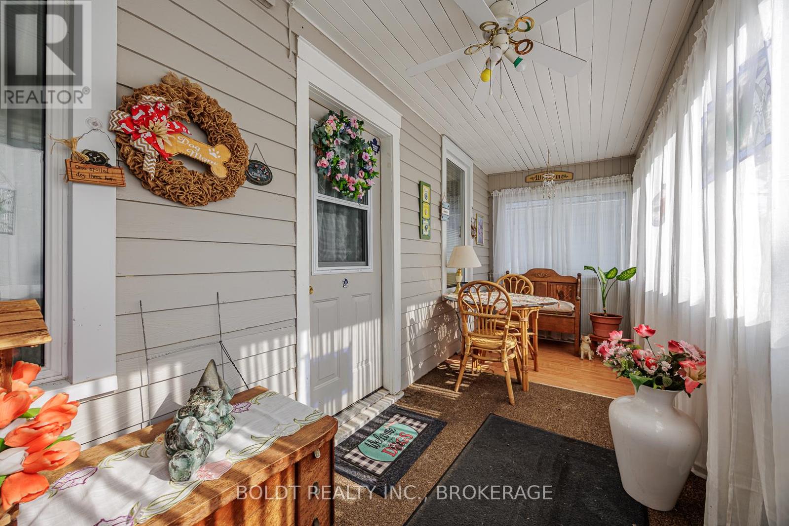 66 Chapel Street N, Thorold, Ontario  L2V 2E6 - Photo 3 - X12556582