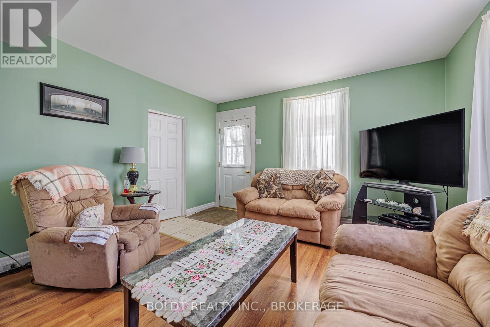 66 Chapel Street N, Thorold, Ontario  L2V 2E6 - Photo 6 - X12556582
