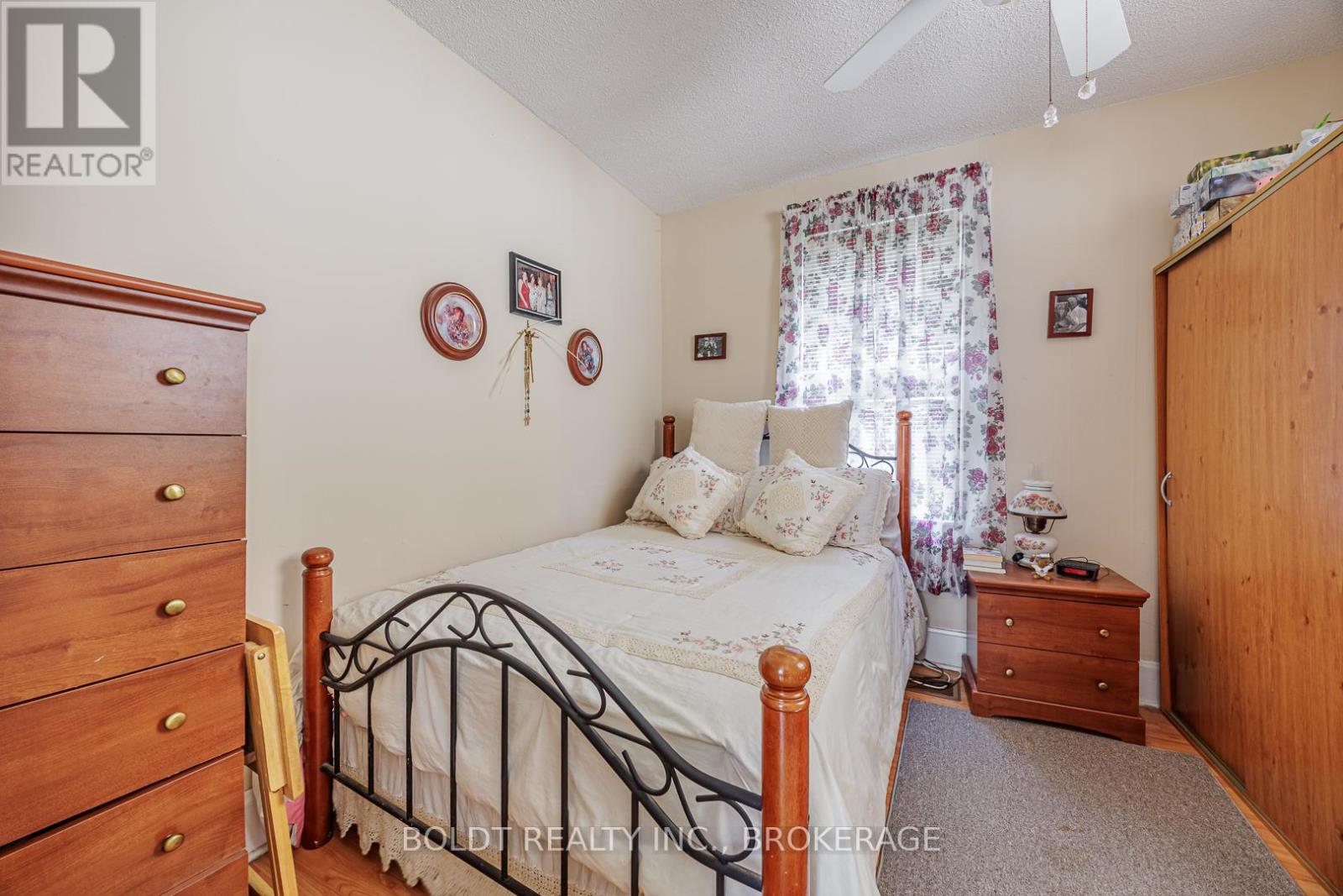 66 Chapel Street N, Thorold, Ontario  L2V 2E6 - Photo 7 - X12556582
