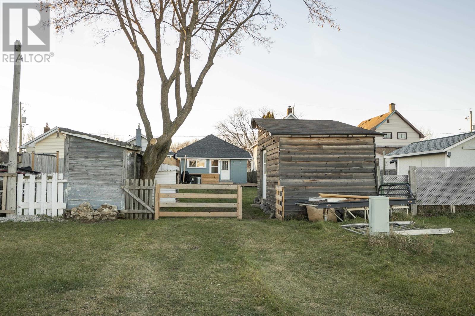 1724 Crawford Ave, Thunder Bay, Ontario  P7E 3E6 - Photo 32 - TB253507