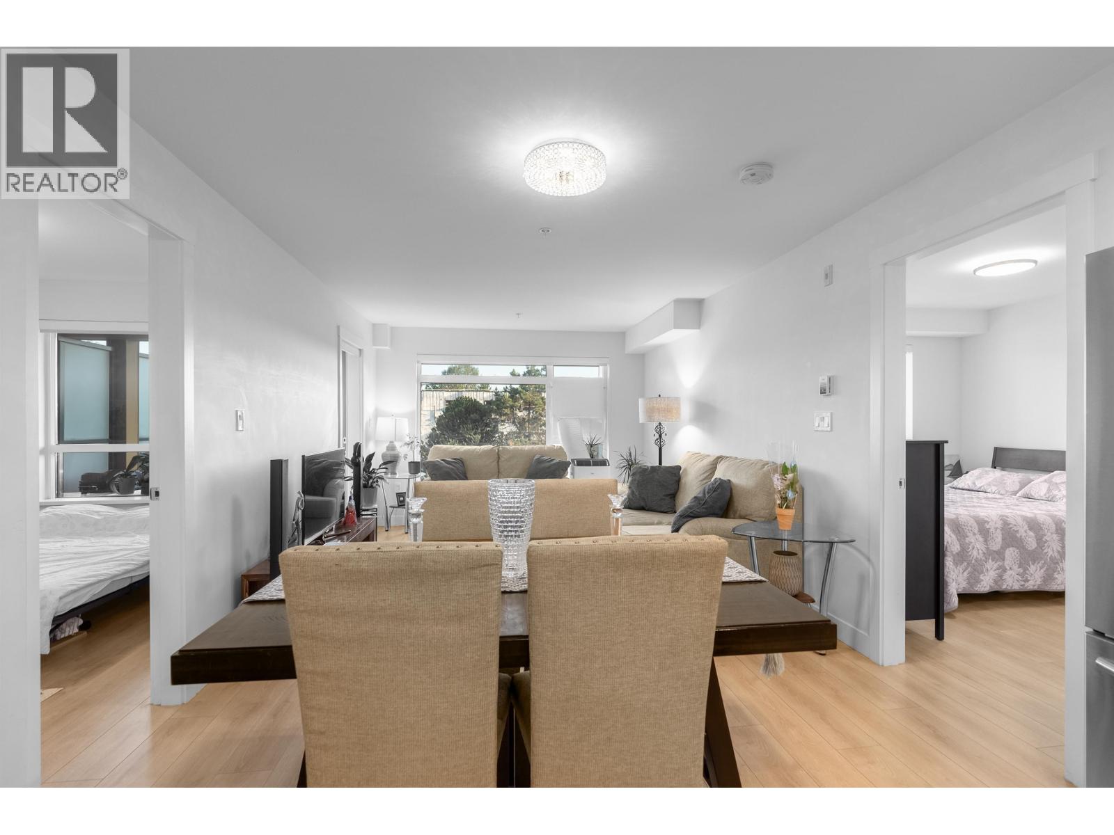 406 1519 CROWN STREET, North Vancouver, British Columbia