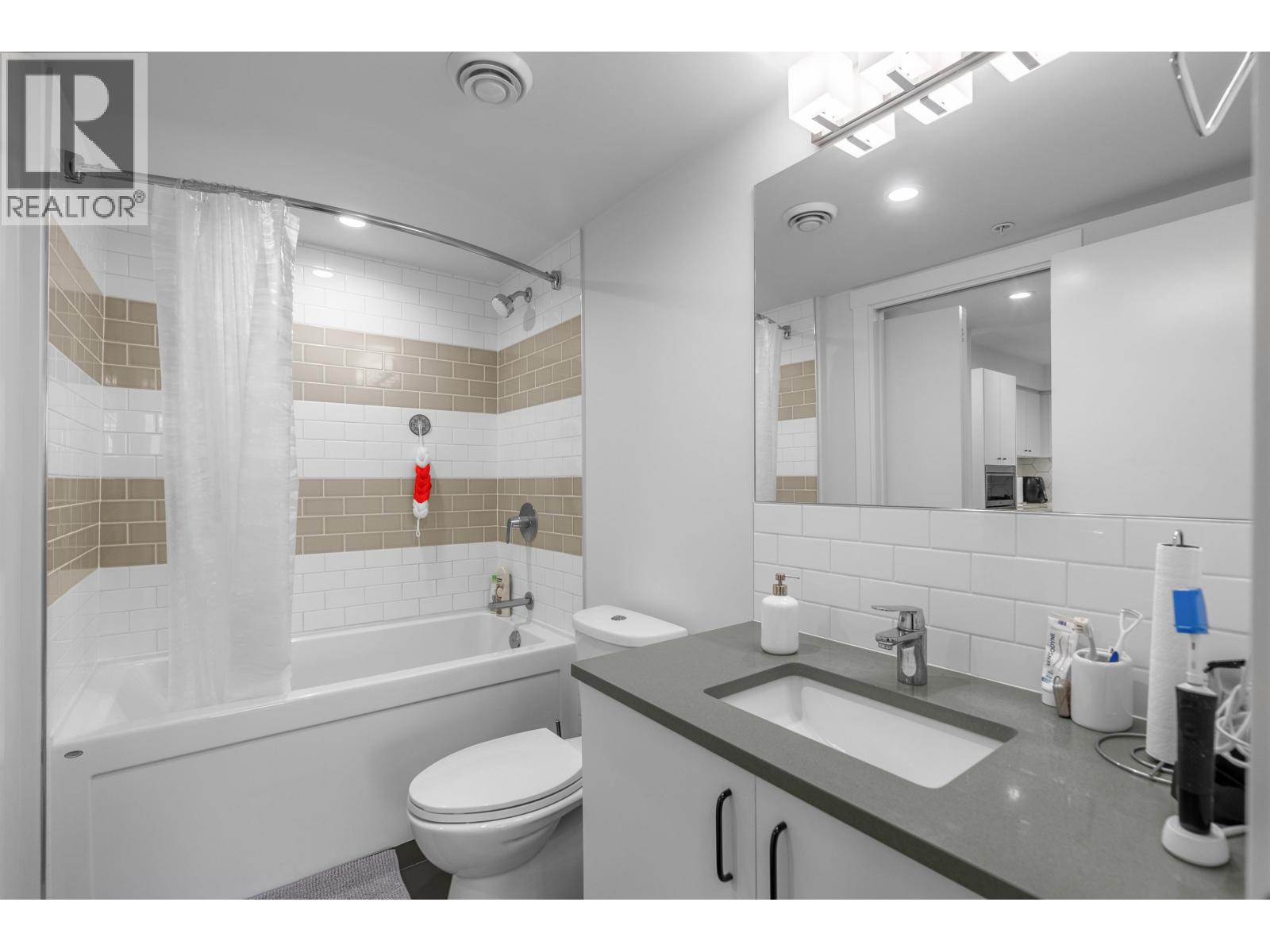 406 1519 Crown Street, North Vancouver, British Columbia  V7J 1G6 - Photo 16 - R3068438