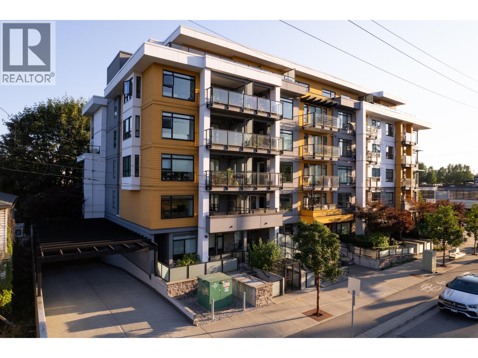 406 1519 Crown Street, North Vancouver, British Columbia  V7J 1G6 - Photo 3 - R3068438