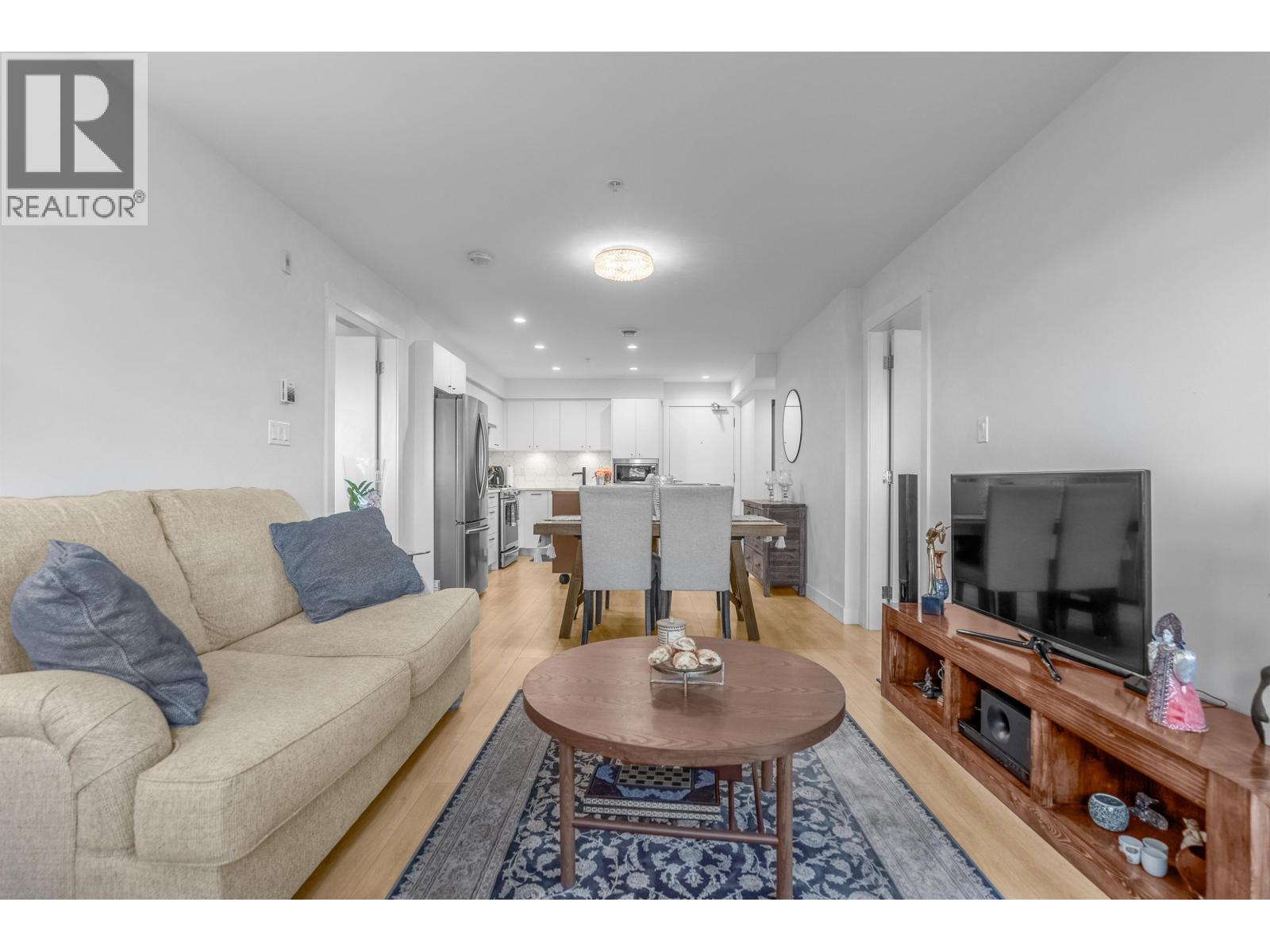 406 1519 Crown Street, North Vancouver, British Columbia  V7J 1G6 - Photo 4 - R3068438