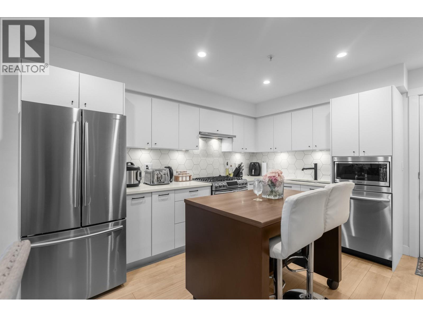 406 1519 Crown Street, North Vancouver, British Columbia  V7J 1G6 - Photo 5 - R3068438