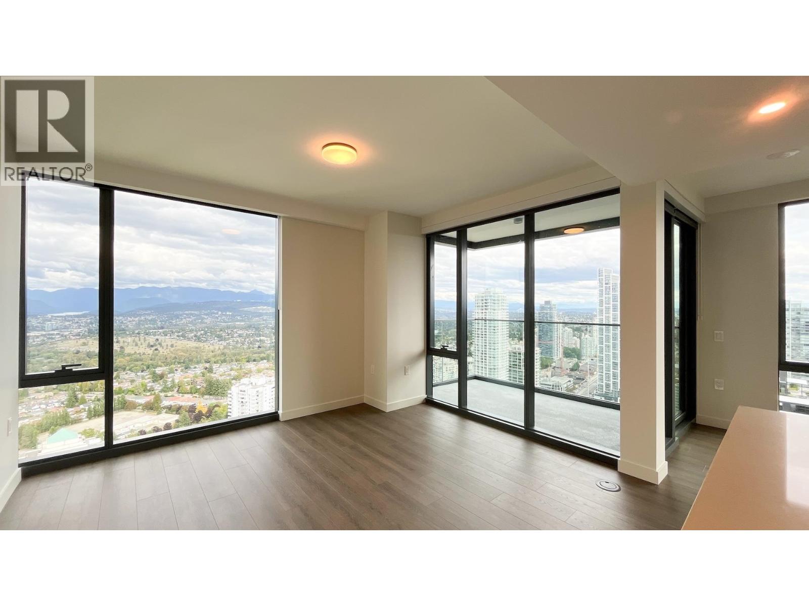 3908 5987 Wilson Avenue, Burnaby, British Columbia  V5H 0L7 - Photo 4 - R3068448