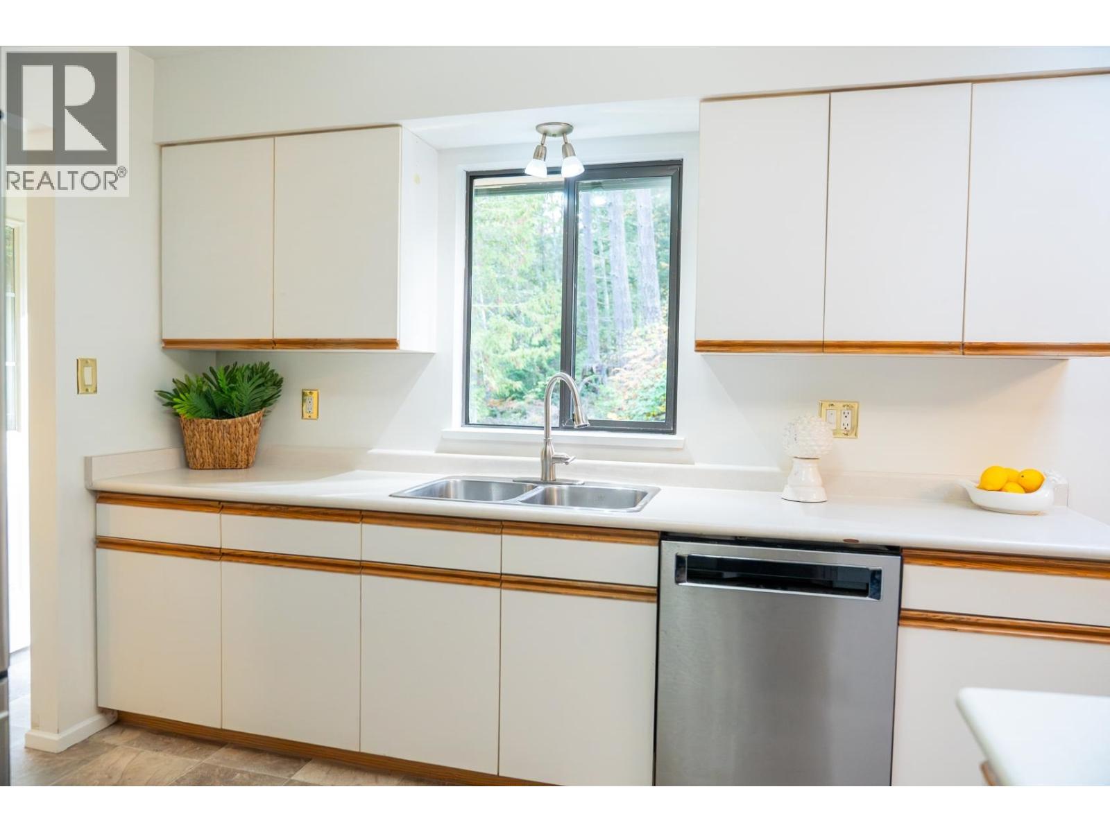 37150 Schooner Way, Pender Island, British Columbia  V0N 2M2 - Photo 16 - R3068457