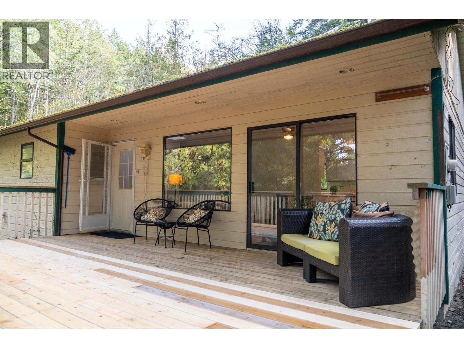 37150 Schooner Way, Pender Island, British Columbia  V0N 2M2 - Photo 3 - R3068457