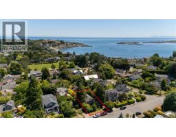 517 Victoria Ave South Oak Bay