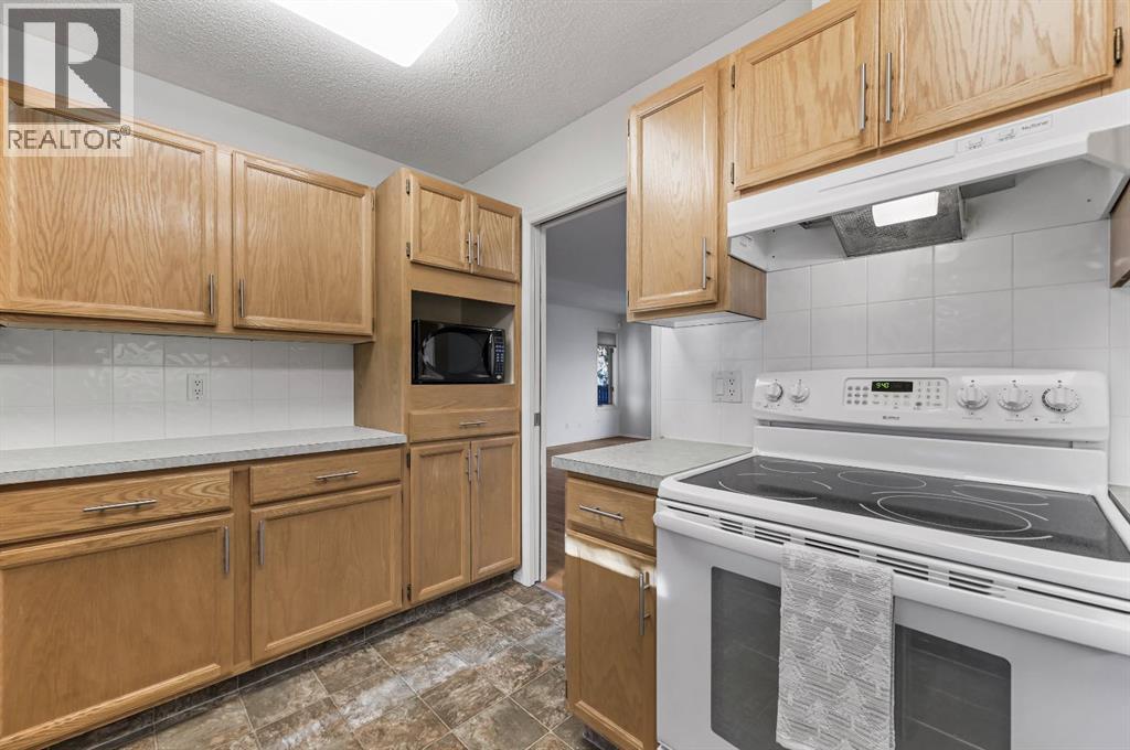 11 Coach Side Terrace Sw, Calgary, Alberta  T3H 1L6 - Photo 8 - A2266586