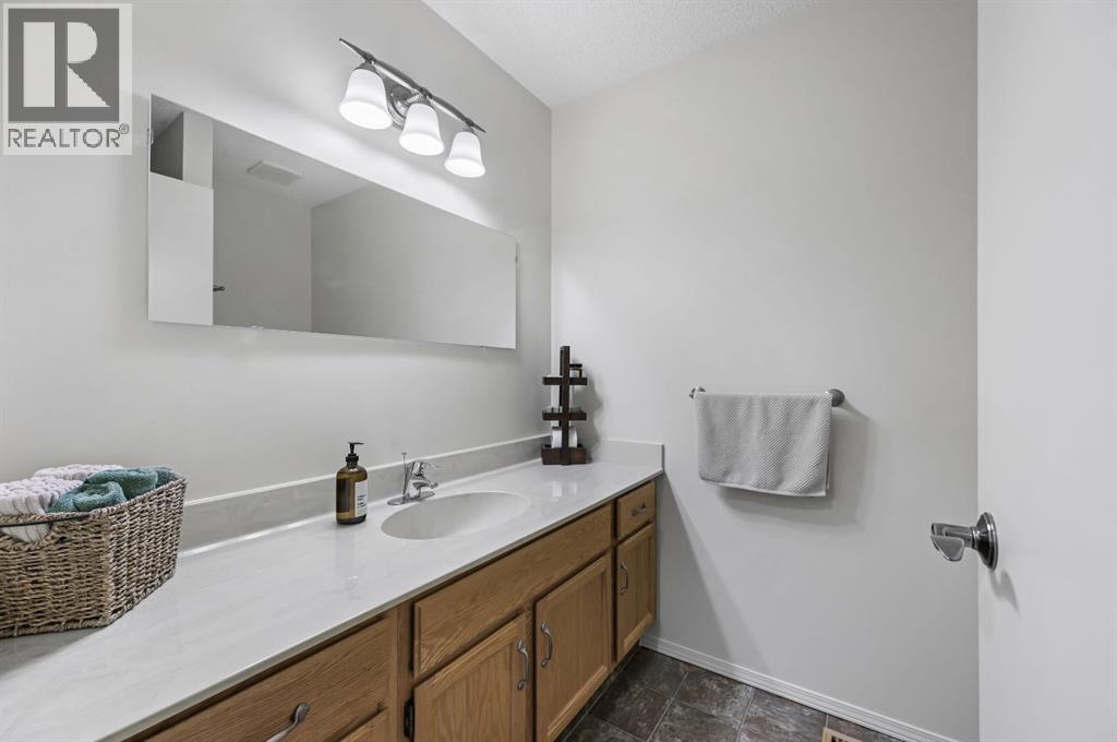 11 Coach Side Terrace Sw, Calgary, Alberta  T3H 1L6 - Photo 16 - A2266586