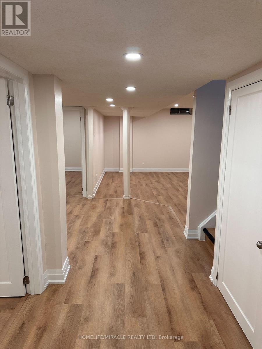 7362 Aspen Avenue, Mississauga, Ontario L5N 6N1 - Photo 9 - W12556368