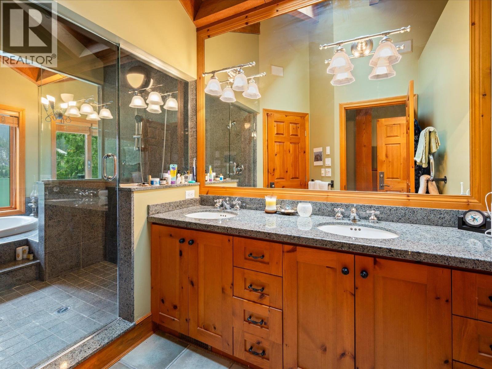 9297 Lakeshore Drive, Whistler, British Columbia  V8E 0G6 - Photo 25 - R3024347