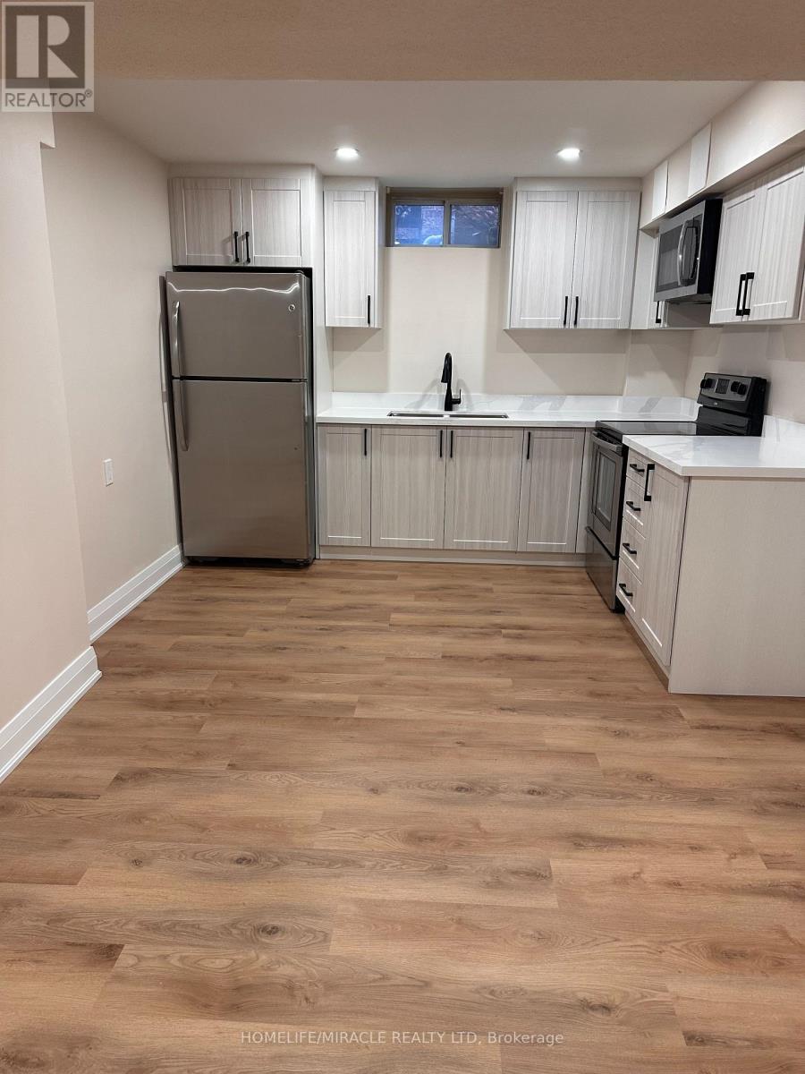 7362 Aspen Avenue, Mississauga, Ontario L5N 6N1 - Photo 3 - W12556368