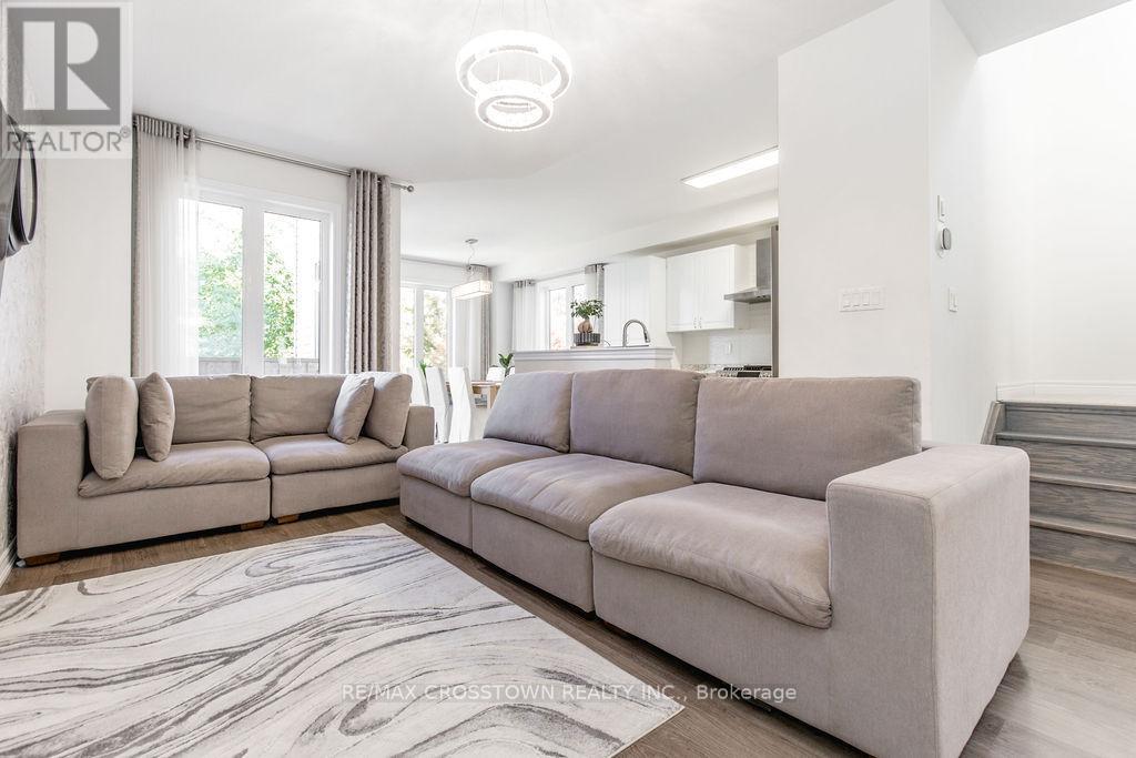 49 Greenwood Drive, Essa, Ontario  L3W 0N5 - Photo 13 - N12475422